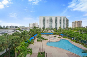 Spacious apartment in Ocean Reserv front the beach
